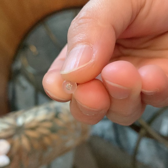 Knot Triangle Diamond Earring in 18k white gold - Picture 6 of 8